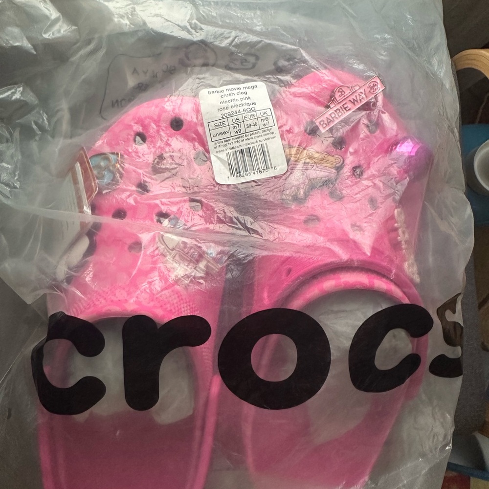 CROCS Barbie The Movie Mega Crush Pink Adult Clogs - BRAND NEW UNWORN - Picture 2 of 9